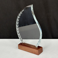 Trophée en cristal personnalisé de pointe avec base en bois MH-LJ0743