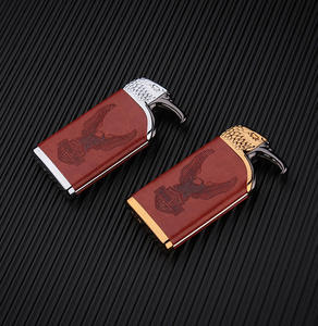 Fabrika çıkış fiyatı kartal kafa metal deri rüzgarlık çakmak kişilik yaratıcı düz şarj şişme çakmak - Product Image 2