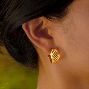 Bijoux haut de gamme, boucles d'oreilles en forme de C, plaquées or, en acier inoxydable, pour femmes - Product Image 4