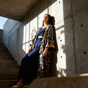 Abaya de fête personnalisée en polyester à imprimé feuille élégante pour femmes musulmanes, fabricant en gros, fournisseur OEM - Product Image 1