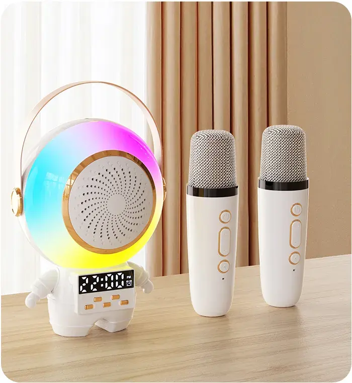 Nouvel arrivage de mini haut-parleur Bluetooth RGB astronaute à la mode ensemble de microphones audio karaoké banque d'alimentation avec horloge LED