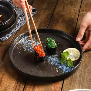 Plato de cena de gres mate plano, respetuoso con el medio ambiente, al por mayor, estilo de restaurante nórdico, cargador de borde dorado, placas de cargador de cerámica negra - Product Image 5