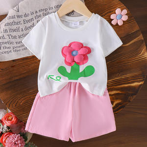 Nuovo arrivo estivo, graziosa maglietta beige con fiori e <span class=keywords><strong>pantaloncini</strong></span> <span class=keywords><strong>rosa</strong></span>, dolce <span class=keywords><strong>outfit</strong></span> casual da ragazza - Product Image 1