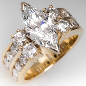 Anello Classico a Forma di Marquise, Design Elegante per Donne - Product Image 1