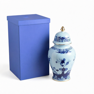 Jarrón de suelo grande de porcelana de alta gama, moderno y ecológico, con tapa pintada a mano con esmalte rojo sobre cerámica, modelo War Horse, para cumpleaños - Product Image 1