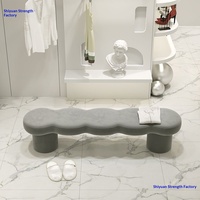 Banc multifonctionnel en bois de style américain, tendance et minimaliste, avec dossier ondulé, servant de lit d'appoint, armoire, canapé, banc à chaussures et tabouret de maison.