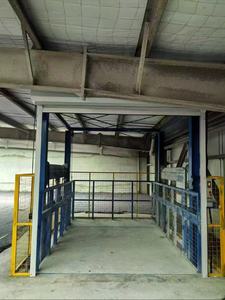 Plateforme élévatrice à chaîne hydraulique électrique verticale portable de petite taille pour entrepôt intérieur/extérieur, capacité de 2 tonnes, <span class=keywords><strong>prix</strong></span> de l'ascenseur de fret - Product Image 5