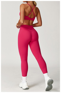 Set Sportivo Personalizzato con Reggiseno Sportivo Elasticizzato a 4 Vie con Spalline Regolabili e Leggings a Vita Alta per Yoga, Palestra e Pilates - Product Image 3