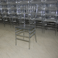 Chaise de salle à manger de mariage en acrylique transparent moderne en gros, chaise Chiavari en cristal transparent pour une utilisation en extérieur et dans le salon