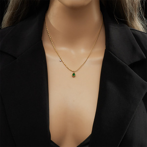 Collar con colgante de circón de gota de agua de acero inoxidable 316L chapado en oro de 18 quilates <span class=keywords><strong>minimalista</strong></span> sin deslustre para joyería de mujer - Product Image 2