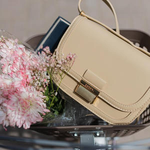 Sac à main pour femme en cuir PU épais personnalisé de couleur marron foncé, sac à main portable de style enveloppe - Product Image 3