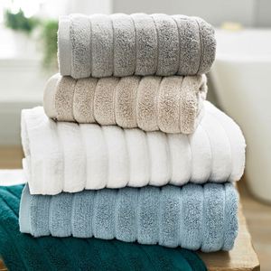 Ensemble de serviettes de bain Zerotwist 100% coton BCI, velours doux, haute absorption, écologique, durable, texture côtelée - Product Image 1