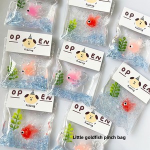 Petit Livre <span class=keywords><strong>Rouge</strong></span> Petit <span class=keywords><strong>Poisson</strong></span> <span class=keywords><strong>Rouge</strong></span> Sac à Presser en PVC Jouet de Décompression à Rebond Lent Super Doux Sensation Aquatique Bulle à Éclater Musique à Presser - Product Image 3