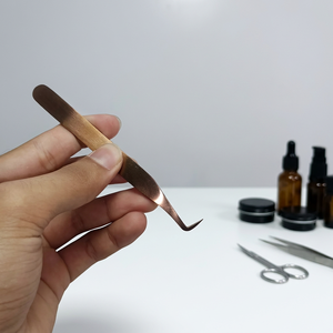 Pinzas Curvas para Pestañas de Acero Inoxidable con Punta Suave de Precisión, Duraderas y con Agarre Perfecto para Extensiones de Maquillaje - Product Image 2