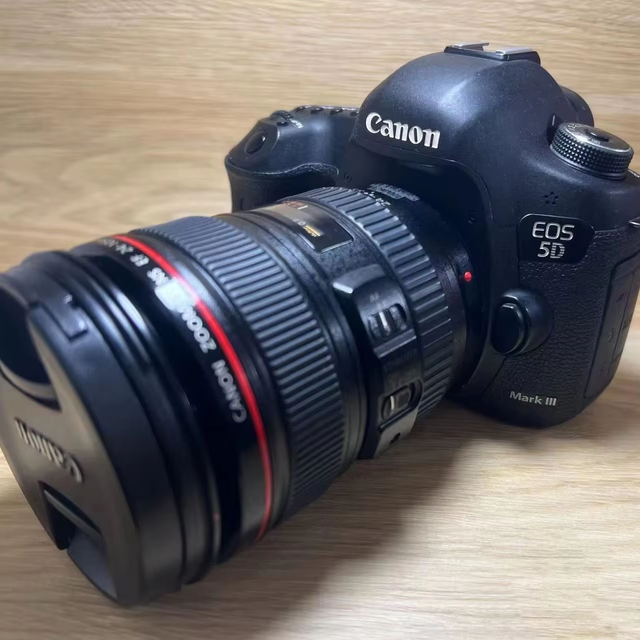 5D Mark III and lens 24-105mm Original Second hand Used Camera SLR Full Frame Professional Digital Camera Live Streaming