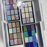 Palette d'ombres à paupières métalliques lumineuses hautement pigmentées, résistantes à l'eau, longue tenue, finition multichrome, marque privée pour peaux foncées