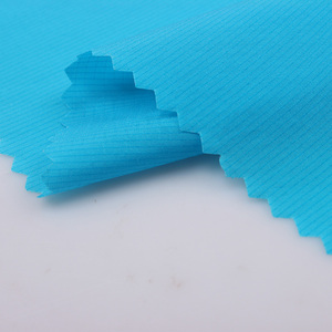 Tissu en <span class=keywords><strong>nylon</strong></span> UPF50+ multicolore en gros d'usine, matériau de protection solaire pour hauts d'extérieur, vestes décontractées et paréos de plage - Product Image 3