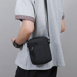Nouveau sac bandoulière pour homme en nylon léger et tendance, sacoche pour téléphone pour le quotidien et les voyages, été 2025, couleur unie gris, noir, violet - Product Image 1
