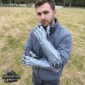Gants de dragon métalliques bleus, forme irrégulière, technique de moulage, thème animal, armure, objet de collection artistique - Product Image 2