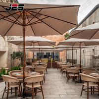 Ensemble de mobilier de restaurant extérieur commercial au design moderne : banquettes personnalisées, table en bois et chaises en métal pour projets