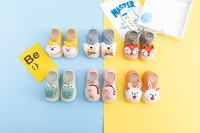 Chaussons-chaussettes pour bébé en tricot doux et respirant, motif renard orange mignon, semelle souple en TPE antidérapante, vente en gros, logo personnalisé