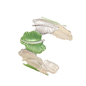 Bracelet tendance en métal coloré à motif feuille de dessin animé, style européen et américain, pour fabricants transfrontaliers Jingciren Boutique - Product Image 5