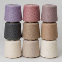 Échantillon disponible – Fil mélangé 2/48 Nm polyester/nylon pour gilet en tricot, teint, écologique, avec âme en fourrure de lapin persan
