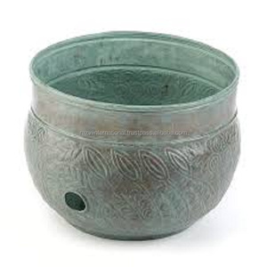 Petits pots de tuyau d'arrosage élégants Grands pots de fleurs et jardinières en métal avec un design élégant pour une utilisation en extérieur - Product Image 5