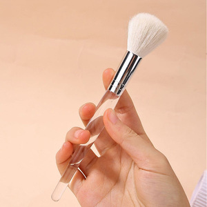 Brocha Ligera para Polvo Suelto de Pelo Animal con Mango de Plástico para Fijar Maquillaje y Difuminar Corrector - Product Image 1