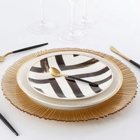 Assiettes de présentation en verre de 13 pouces à bord festonné et motif floral en relief, vaisselle pour table de mariage, vente en gros