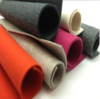 Feutre de laine serré coloré personnalisé 8mm-25mm d'épaisseur polyester synthétique polypropylène pour l'extérieur 10mm 15mm 20mm tailles disponibles