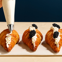 Croissant surgelé français, petit croissant cru, pâtisserie semi-finie surgelée, boulangerie