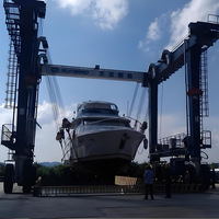 Moteur de boîte de vitesses de grue mobile à pneus en caoutchouc haute efficacité 100/60 tonnes avec télécommande pour le transport de yachts et la construction offshore