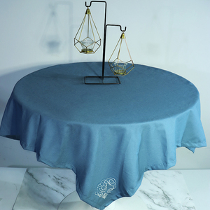 Nappe de table en coton et lin bleu brodée avec monogramme personnalisé en gros pour hôtel, restaurant, banquet - Product Image 4