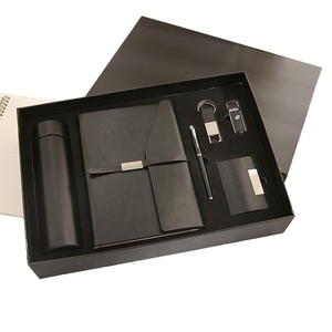 Set <span class=keywords><strong>Regalo</strong></span> 6 in 1 Personalizzato: Taccuino con Penna, Portachiavi, Bottiglia d'Acqua, USB e Porta Carte per Regali Aziendali - Product Image 1