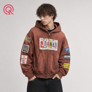 Felpa con cappuccio da <span class=keywords><strong>uomo</strong></span> OEM Americana Road Trip con zip, stampa DTG, applicazione badge, rivetti in metallo, strass, effetto sbiadito rosso mattone, lavaggio distressed - Product Image 1