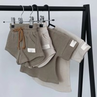 Ensemble de vêtements pour bébé et enfant unisexe personnalisé en coton gaufré uni avec manches courtes et étiquette