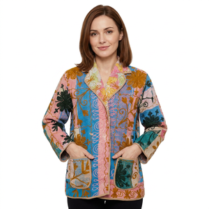 Veste vintage multicolore faite à la main en coton 100% pour l'hiver et l'automne, imprimé floqué, broderie Kantha, patchwork tricoté, boutons sur le devant - Product Image 1