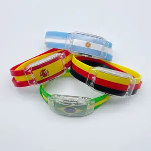 Pulseira luminosa do mundo para futebol, bracelete de silicone com luz led personalizado