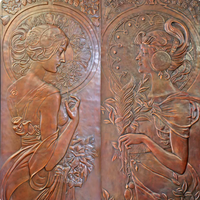 Plaque gravée personnalisée en laiton et bronze pour projets d'entreprise et scolaires – Fabricant de signalétique et médaillons métalliques modernes gravés