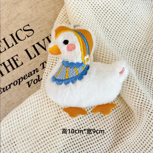 Nieuwe Aanwinst Schattig Pluche Eend Hangertje Sleutelhanger Kawaii Tas Charm voor <span class=keywords><strong>Baby</strong></span> Meisjes en Jongens Geborduurde Aardbei Eend Pluche Tas Charm - Product Image 4