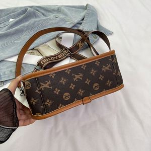 Bolso cruzado vintage de estilo americano con estampado para mujer. Hecho de material PU. Se Puede Usar Como Bolso Pequeño.2842 - Product Image 3