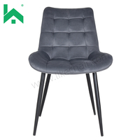 Chaise de salle à manger capitonnée en velours gris |   Chaise rembourrée moderne avec pieds en métal noir pour usage domestique et commercial