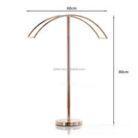 Support à fleurs en fer personnalisable de haute qualité, design incurvé doré de luxe, 60 cm de haut, pour décoration de table, mariages et événements festifs