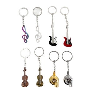 Llavero de aleación con colgante de instrumento musical al por mayor: guitarra, violín, clave de sol - Product Image 1