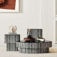 Table basse minimaliste moderne à rayures noires et blanches avec placage en bois et combinaison de table basse en verre trempé