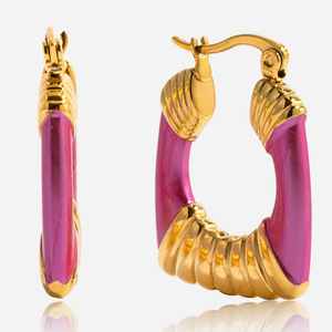 Boucles d'oreilles créoles en acier inoxydable, revêtement rose, design géométrique en forme de U, bijoux tendance - Product Image 1
