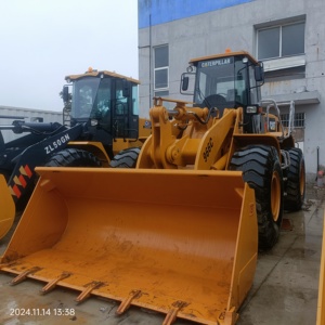 Chargeuse sur pneus d'occasion Cat 966C, faible nombre d'heures, d'origine japonaise, modèle classique robuste, efficace pour les carrières et la construction. - Product Image 4