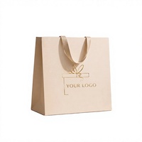 Sac cadeau de luxe en papier kraft blanc avec poignée en ruban, pochette de shopping réutilisable pour l'emballage de vêtements de boutique, personnalisable