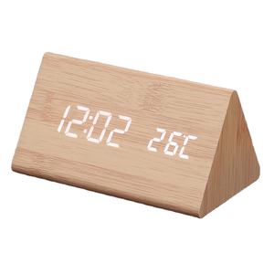 Réveil numérique triangulaire en bois, commande vocale, affichage de la température, horloge de table LED intelligente, fabricant, logo personnalisé, décoration en bois - Product Image 1